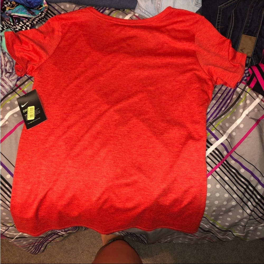 nike workout tee - Picture 2 of 4